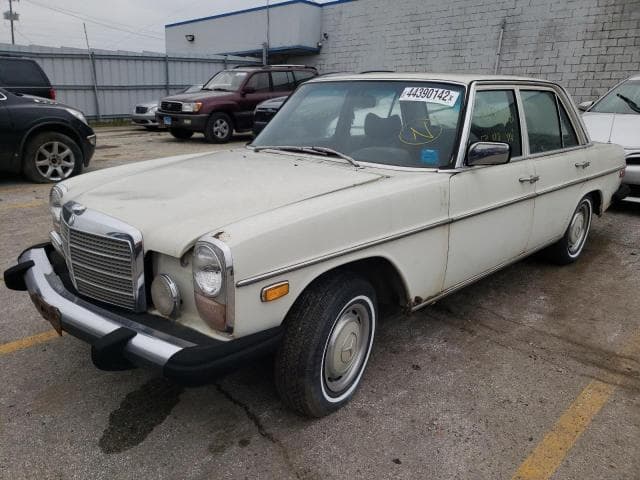 1975 MERCEDES-BENZ 200 SERIES 2