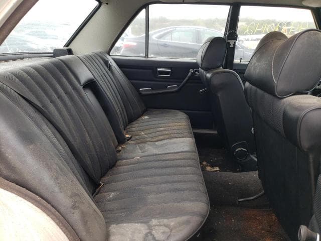 1975 MERCEDES-BENZ 200 SERIES 6