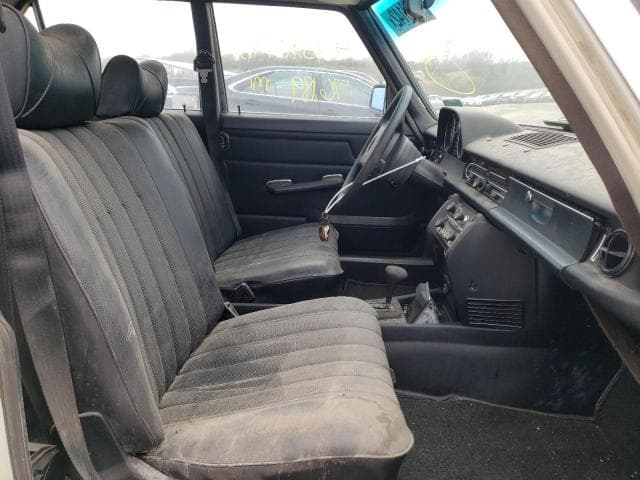 1975 MERCEDES-BENZ 200 SERIES 5