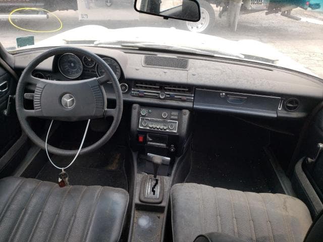 1975 MERCEDES-BENZ 200 SERIES 9