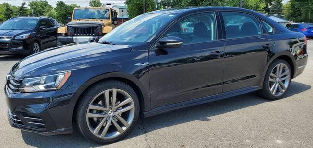 2018 VOLKSWAGEN PASSAT S 8