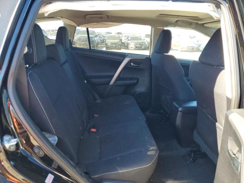 2017 TOYOTA RAV4 XLE 11