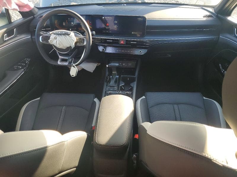 2025 KIA K5 8