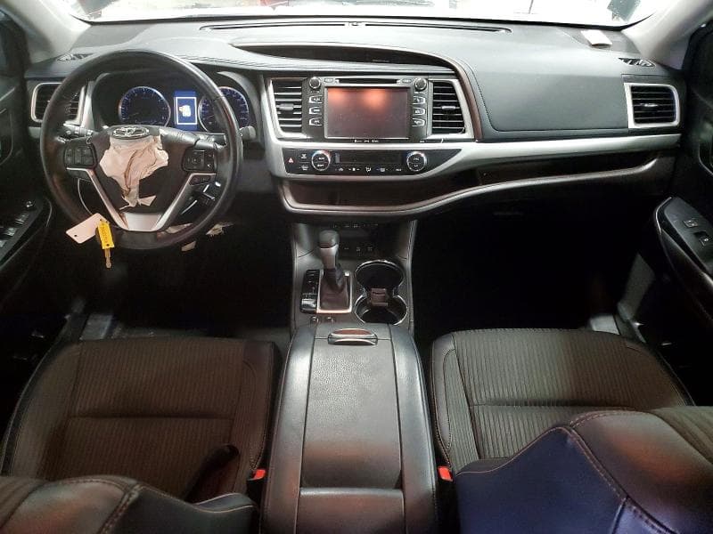 2018 TOYOTA HIGHLANDER LE 8