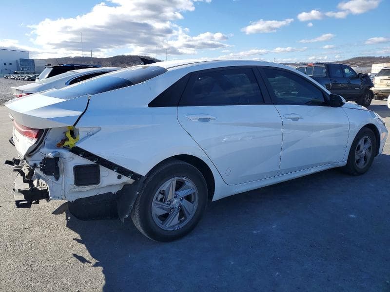 2024 HYUNDAI ELANTRA SE 3