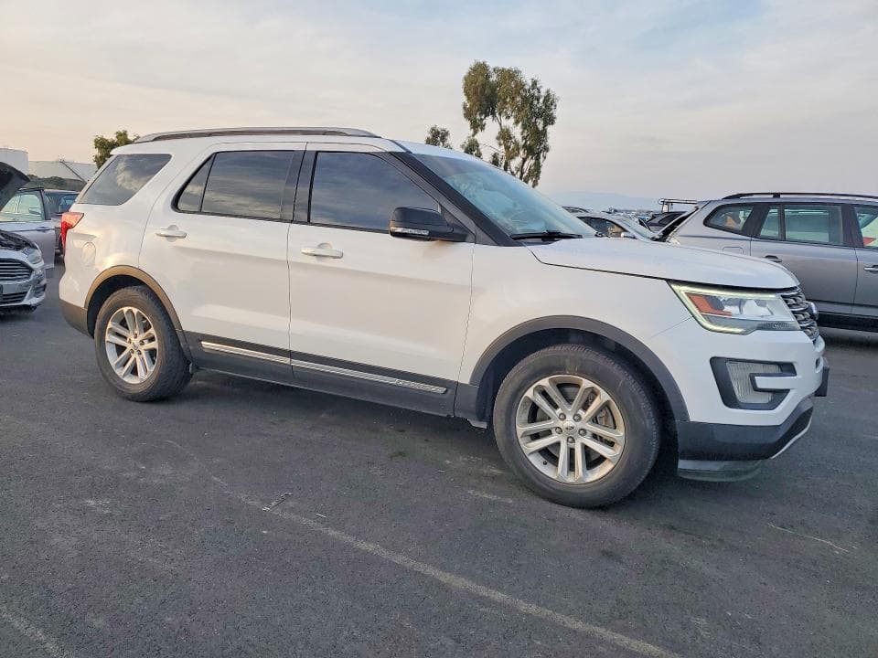 2017 FORD EXPLORER XLT 4