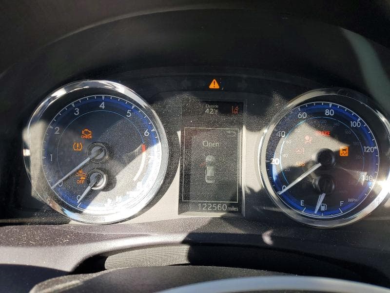 2018 TOYOTA COROLLA SE 9