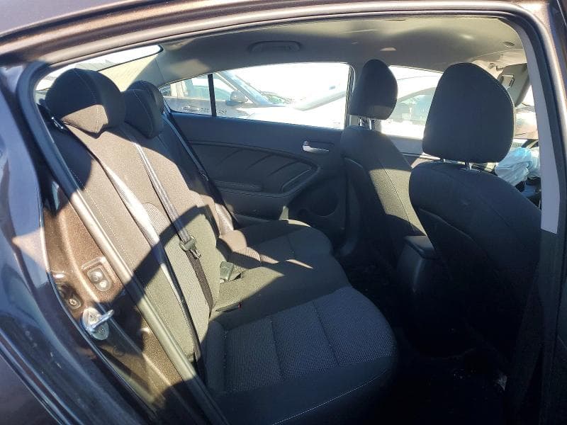 2017 KIA FORTE LX 10