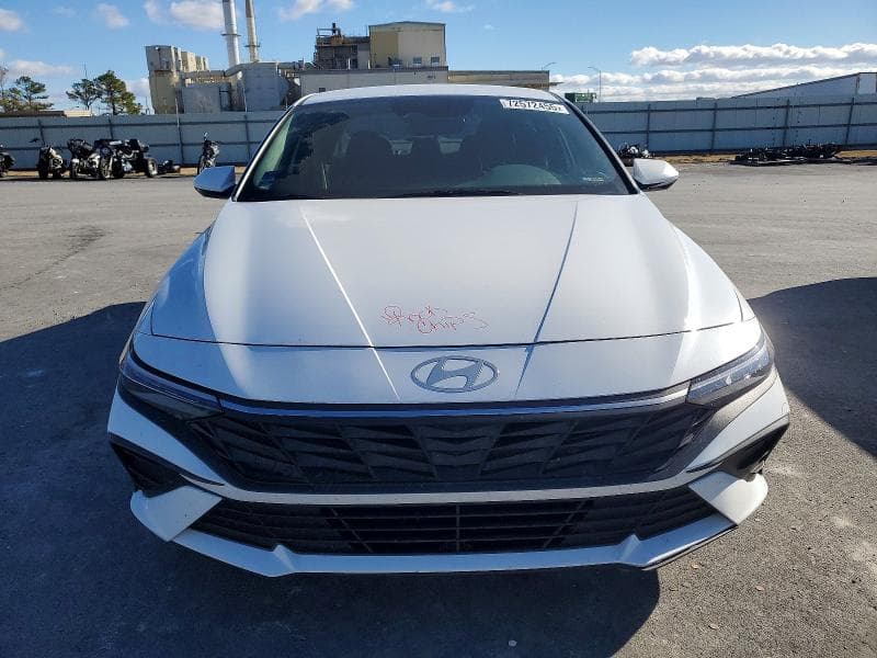 2024 HYUNDAI ELANTRA SE 5