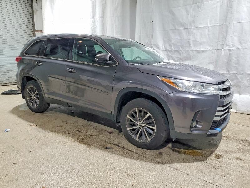 2019 TOYOTA HIGHLANDER SE 4