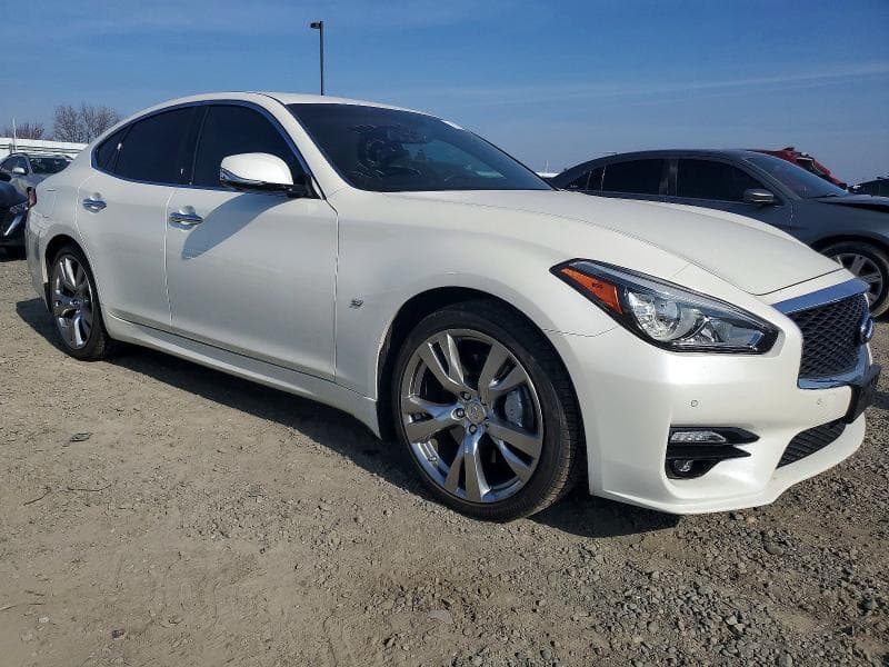 2017 INFINITI Q70 3.7 4