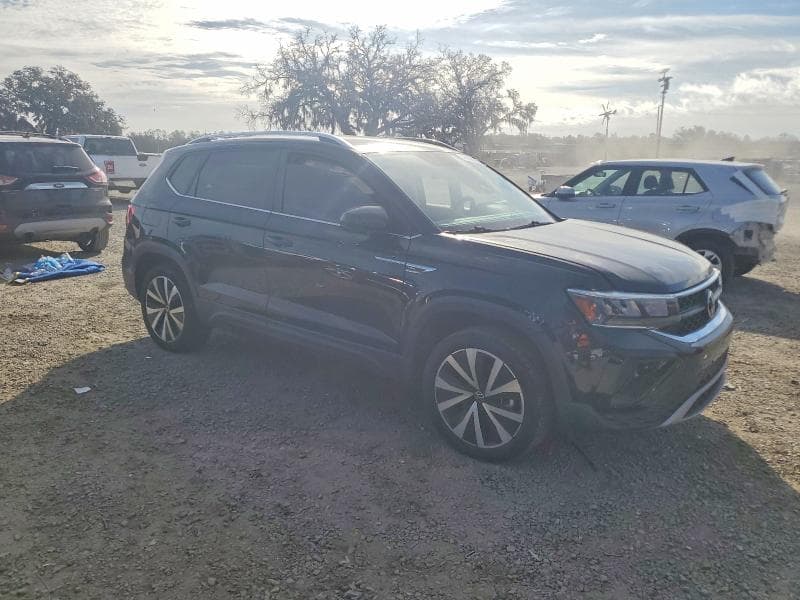 2022 VOLKSWAGEN TAOS SE 4