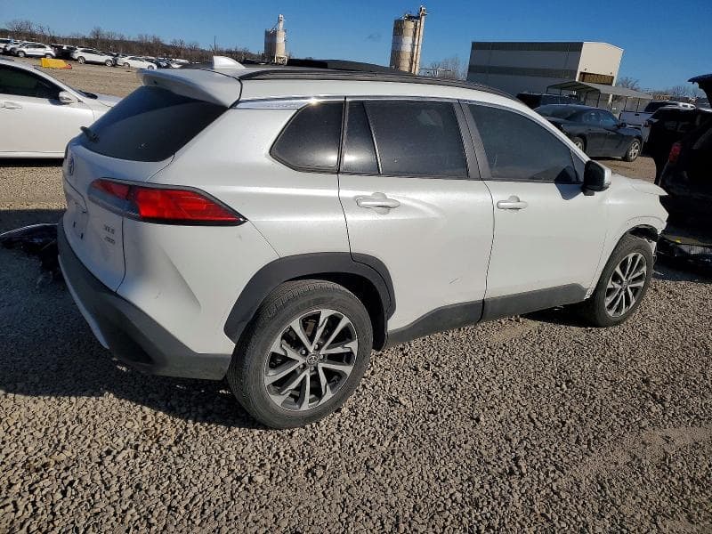 2022 TOYOTA COROLLA CROSS XLE 3