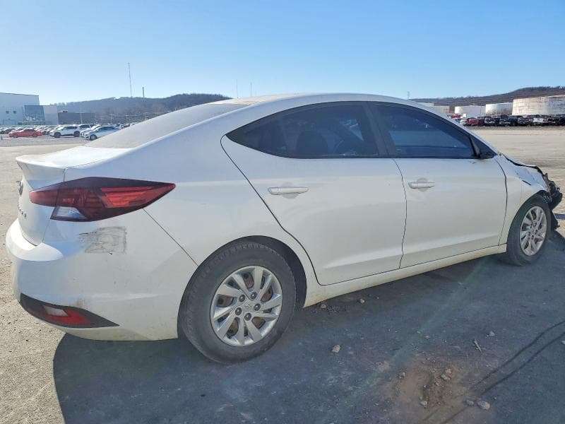2019 HYUNDAI ELANTRA SE 3