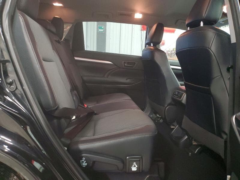 2018 TOYOTA HIGHLANDER LE 11