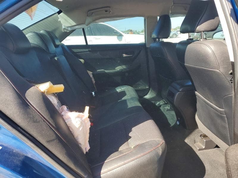 2017 TOYOTA CAMRY SE 10