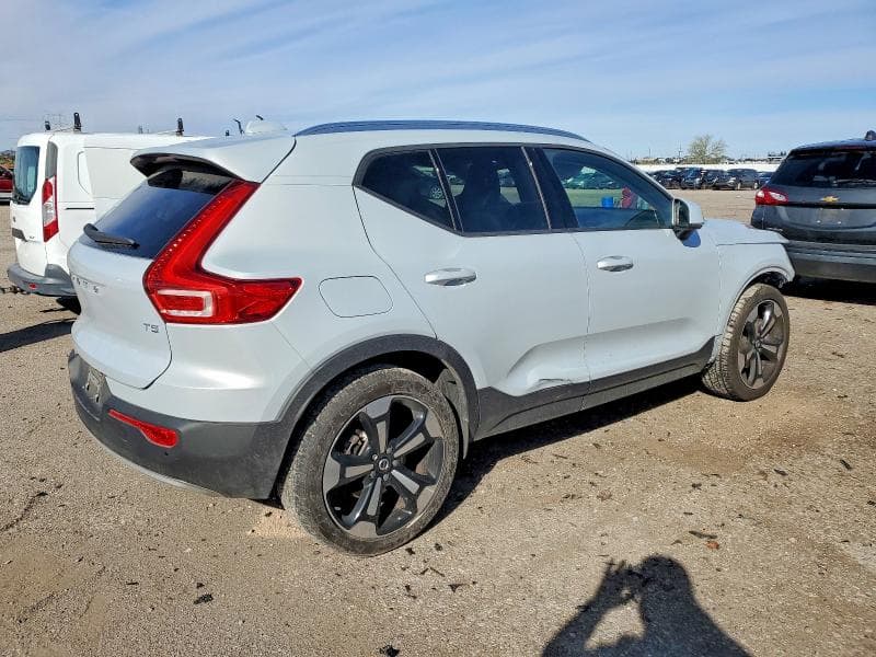 2020 VOLVO XC40 T5 MOMENTUM 3