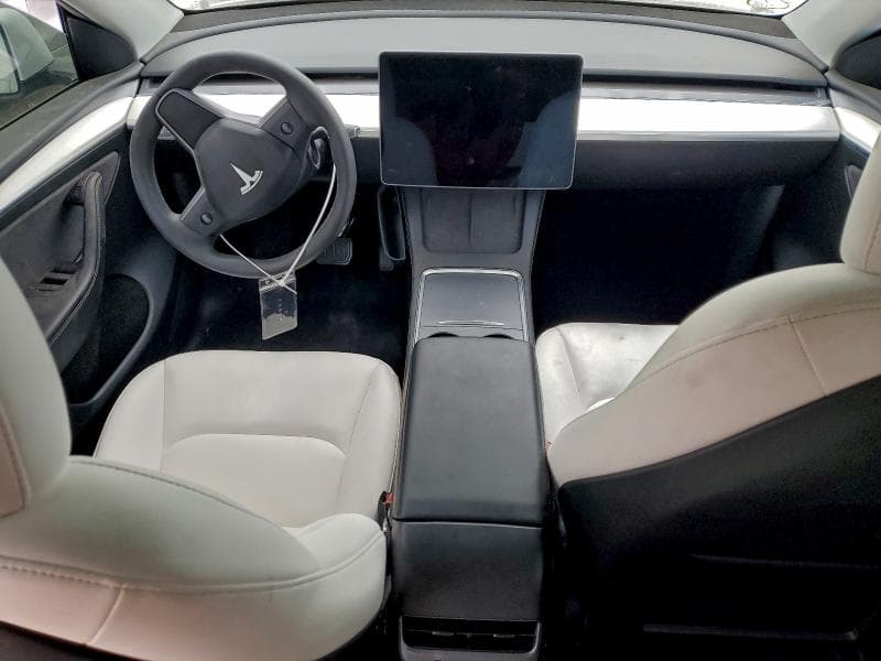2025 TESLA MODEL Y 8