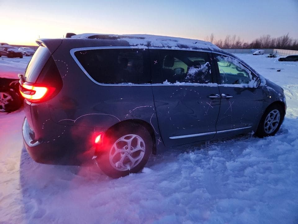 2022 CHRYSLER PACIFICA LIMITED 3