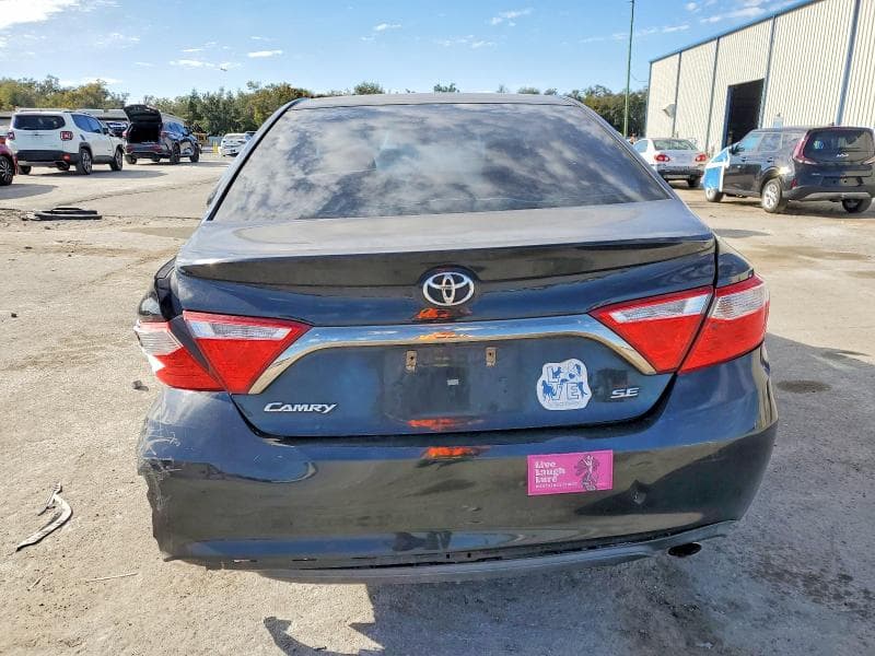 2017 TOYOTA CAMRY SE 6