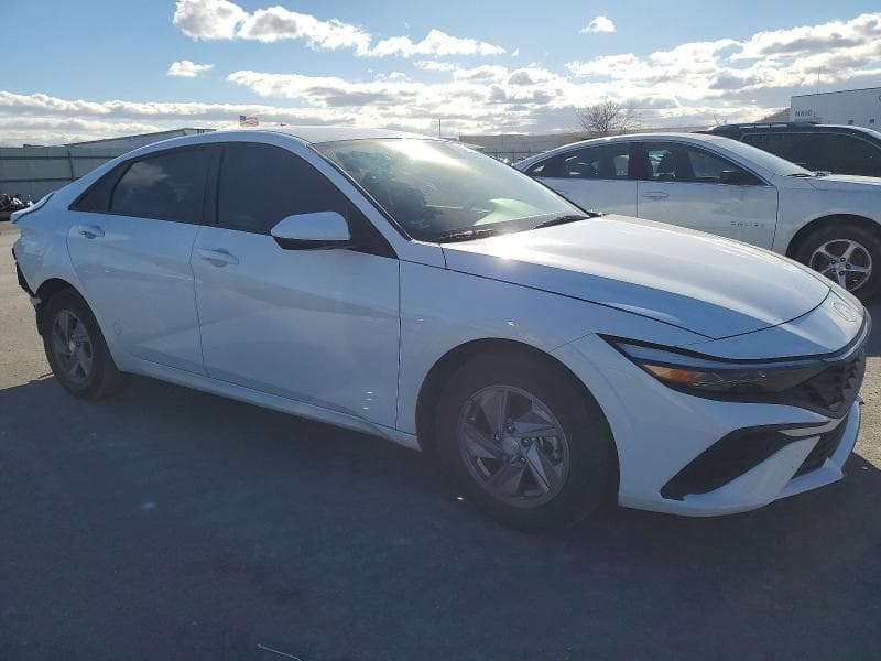 2024 HYUNDAI ELANTRA SE 4