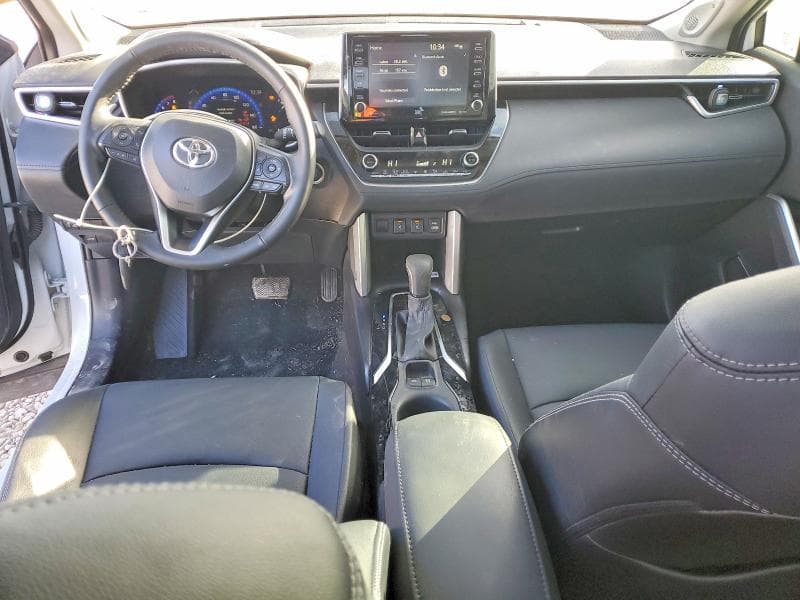 2022 TOYOTA COROLLA CROSS XLE 8