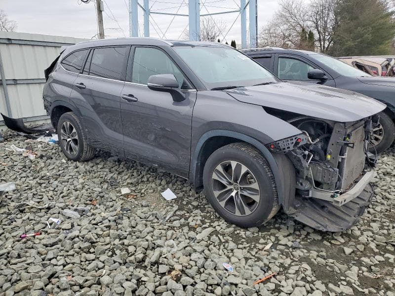 2022 TOYOTA HIGHLANDER XLE 4