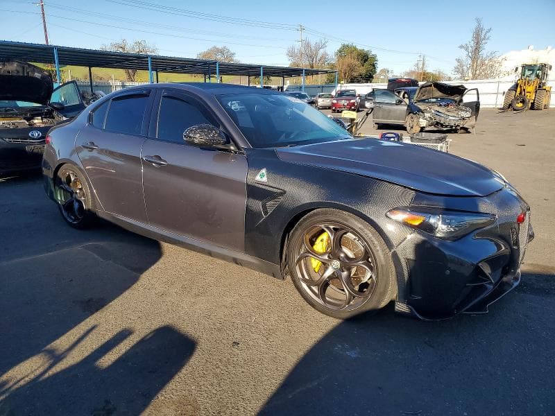 2019 ALFA ROMEO GIULIA TI 4