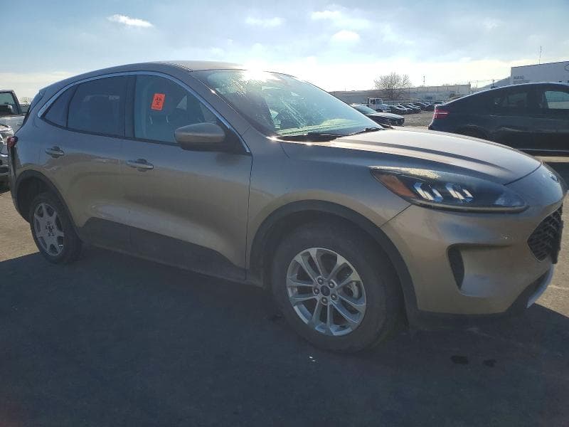 2020 FORD ESCAPE SE 4