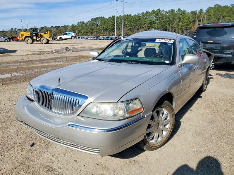 2011 LINCOLN TOWNCAR - 1