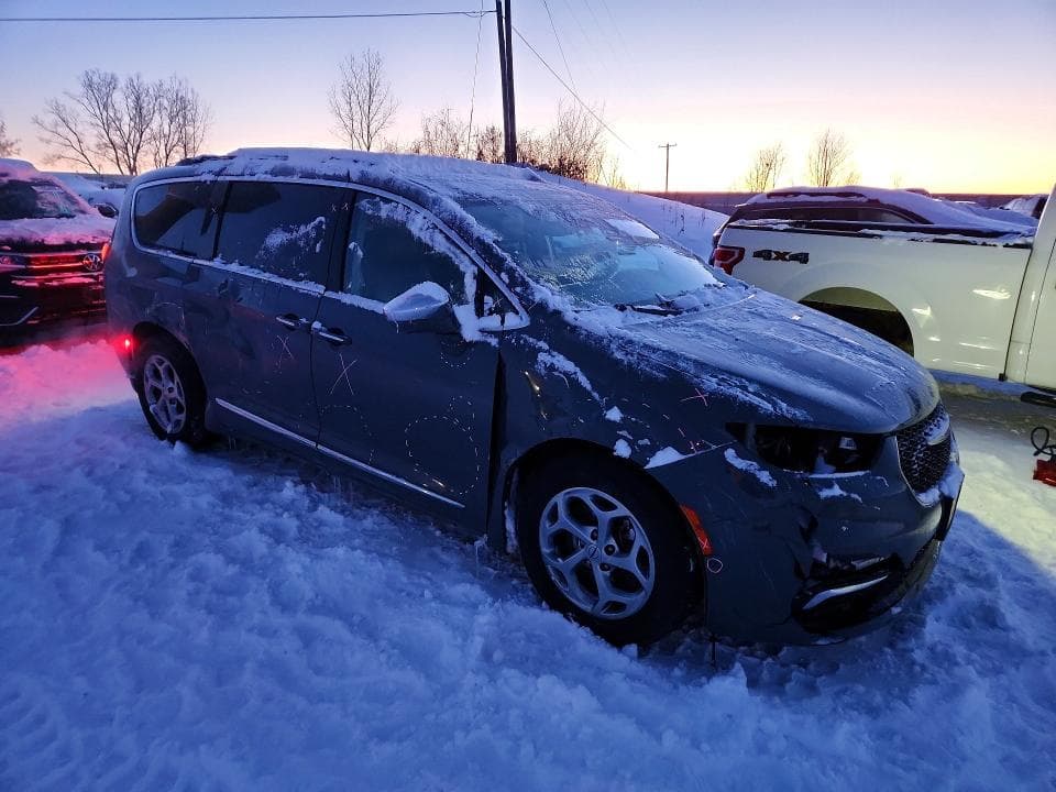 2022 CHRYSLER PACIFICA LIMITED 4