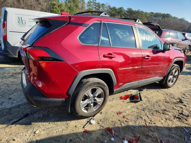 2024 TOYOTA RAV4 XLE 3