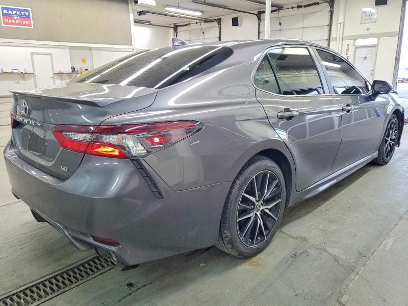 2022 TOYOTA CAMRY SE 3