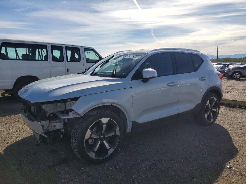 2020 VOLVO XC40 T5 MOMENTUM - 1
