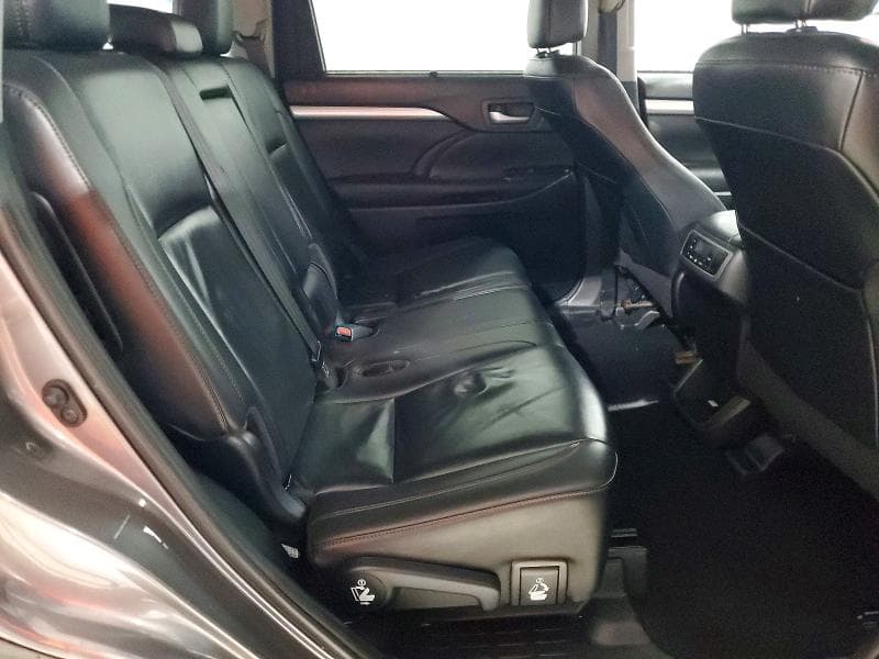 2019 TOYOTA HIGHLANDER SE 11