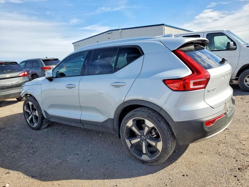2020 VOLVO XC40 T5 MOMENTUM 2