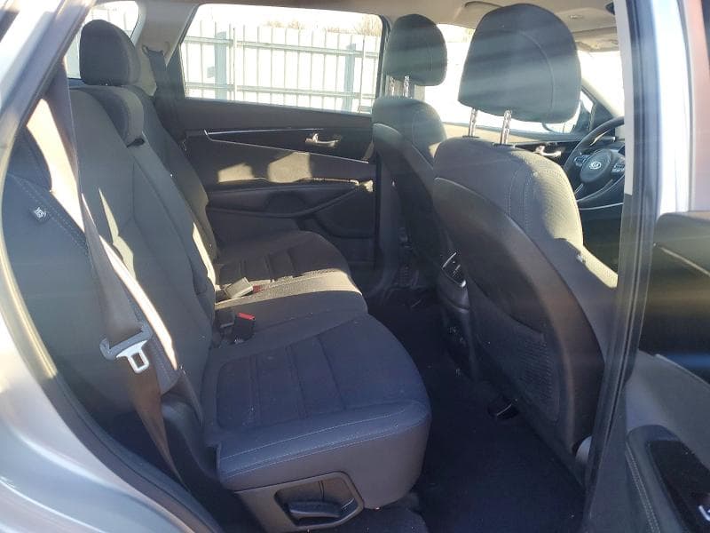 2017 KIA SORENTO LX 11