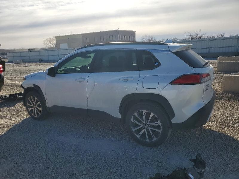 2022 TOYOTA COROLLA CROSS XLE 2