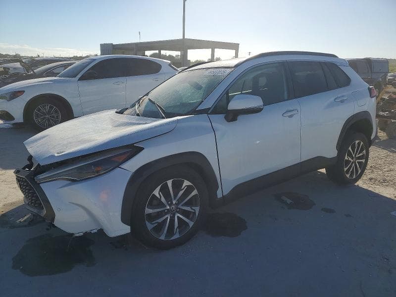 2022 TOYOTA COROLLA CROSS XLE - 1