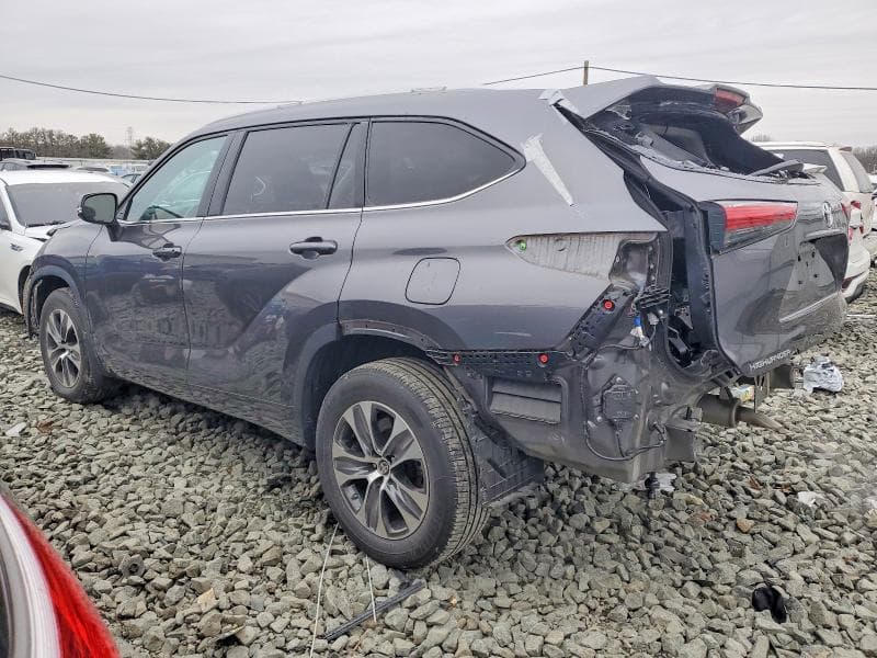 2022 TOYOTA HIGHLANDER XLE 2