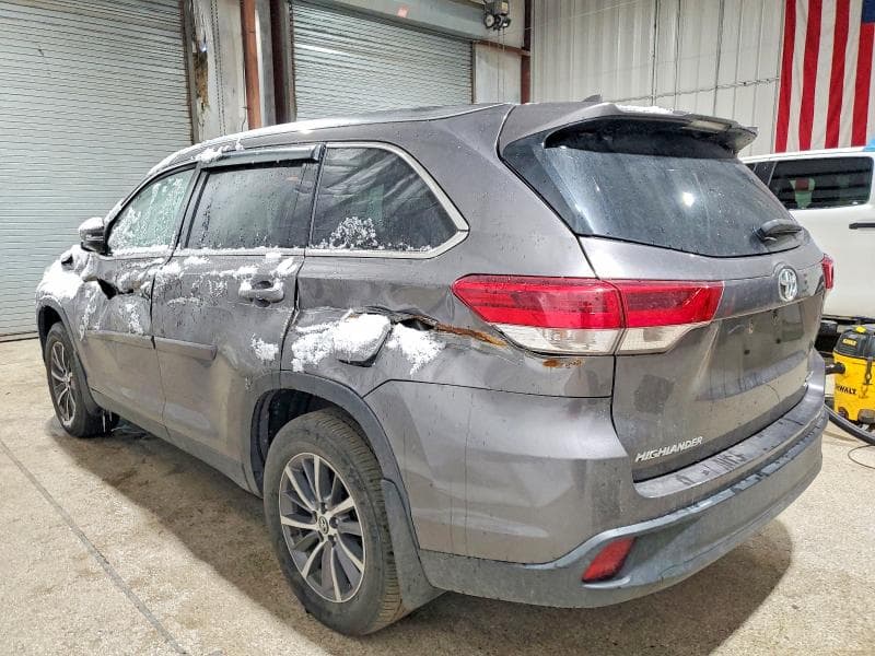 2019 TOYOTA HIGHLANDER SE 2
