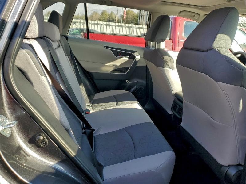 2021 TOYOTA RAV4 XLE 11