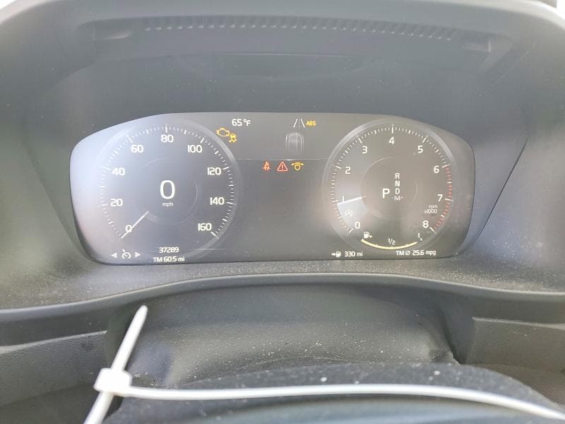 2020 VOLVO XC40 T5 MOMENTUM 9