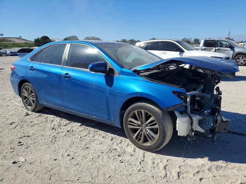2017 TOYOTA CAMRY SE 4