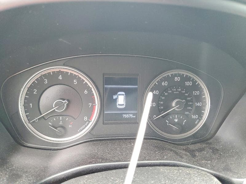 2020 HYUNDAI SANTA FE SE 9