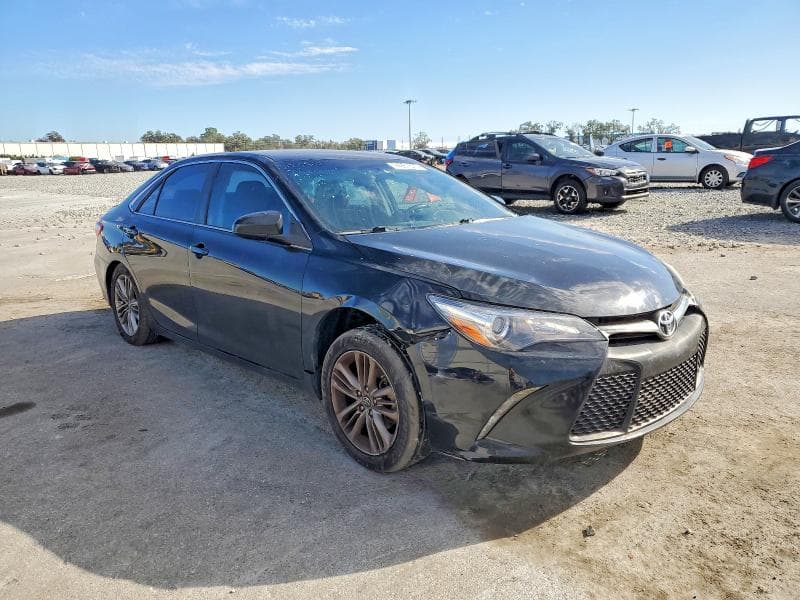2017 TOYOTA CAMRY SE 4