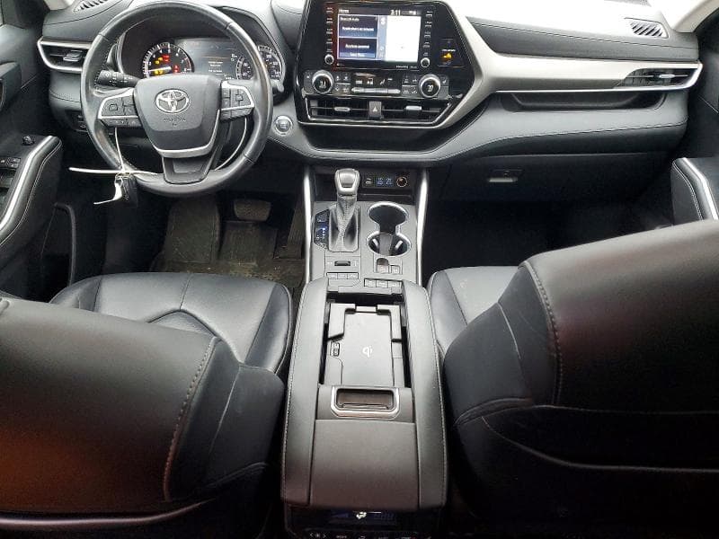 2022 TOYOTA HIGHLANDER XLE 8