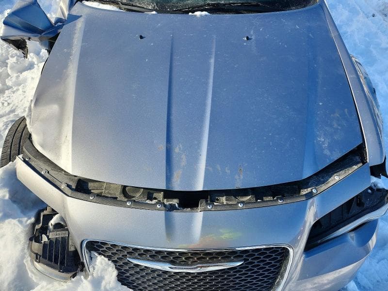 2018 CHRYSLER 300 LIMITED 11