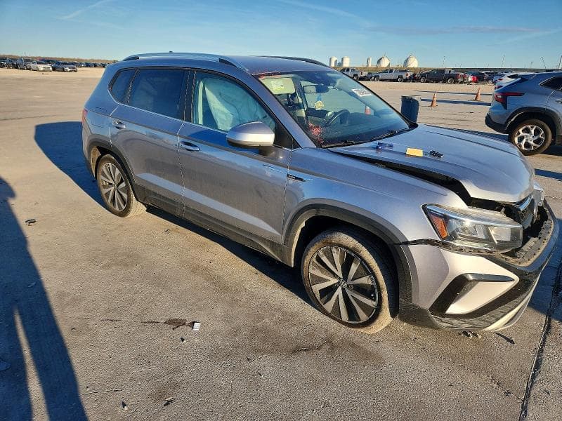 2022 VOLKSWAGEN TAOS SE 4