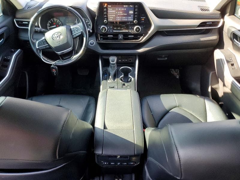 2021 TOYOTA HIGHLANDER XLE 8
